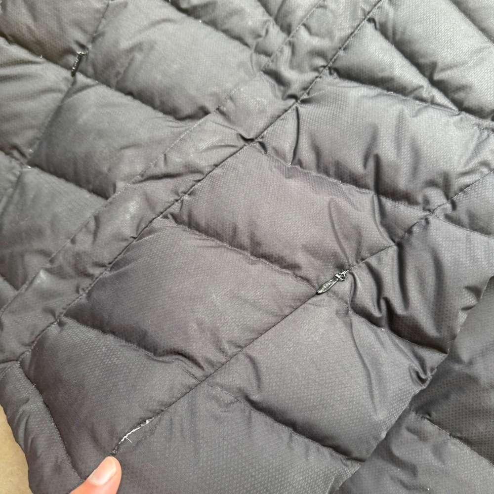 The North Face Womens Black Quilted Hooded Puffer Jacket - Picture 2 of 8